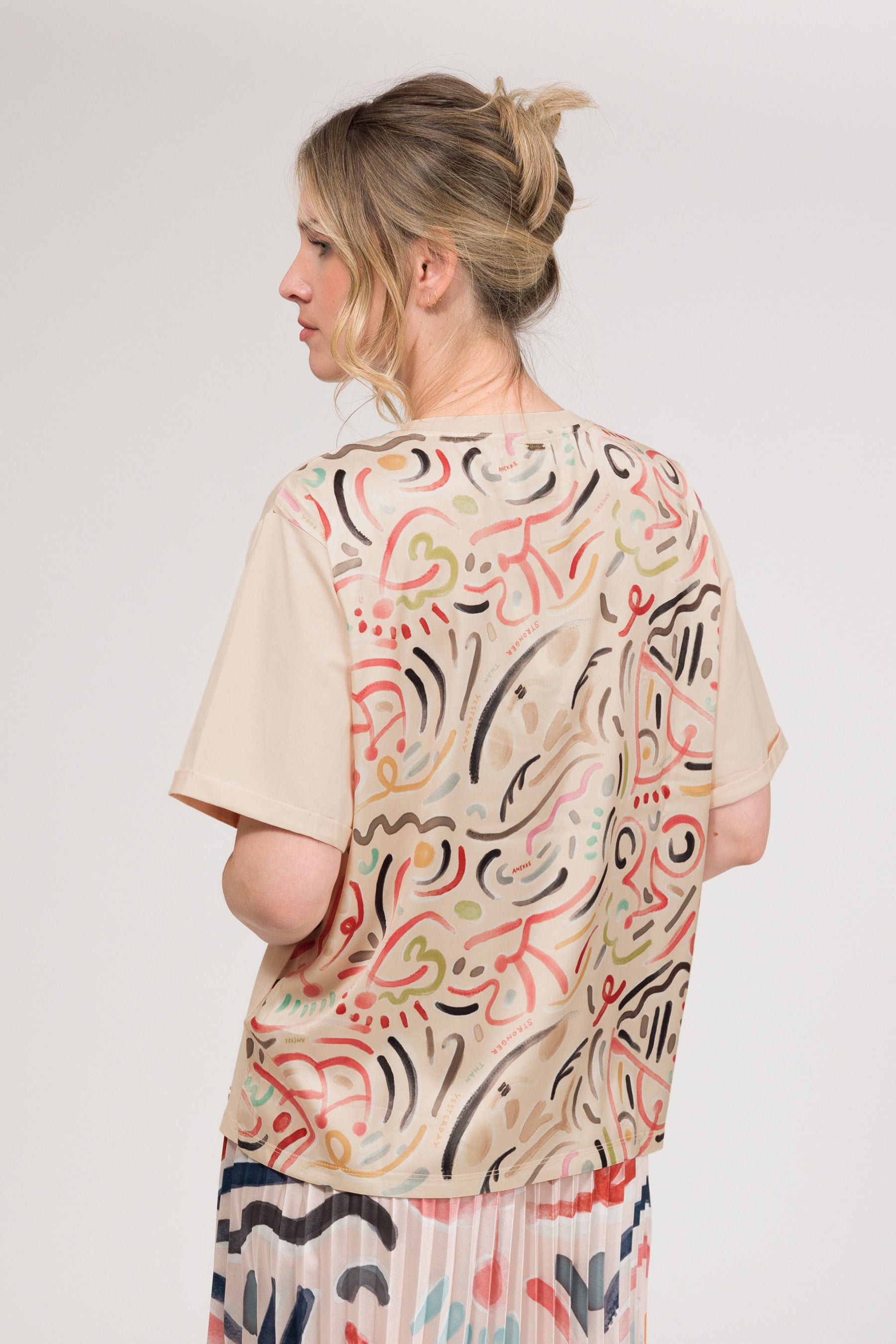 Beige short-sleeve T-shirt with print