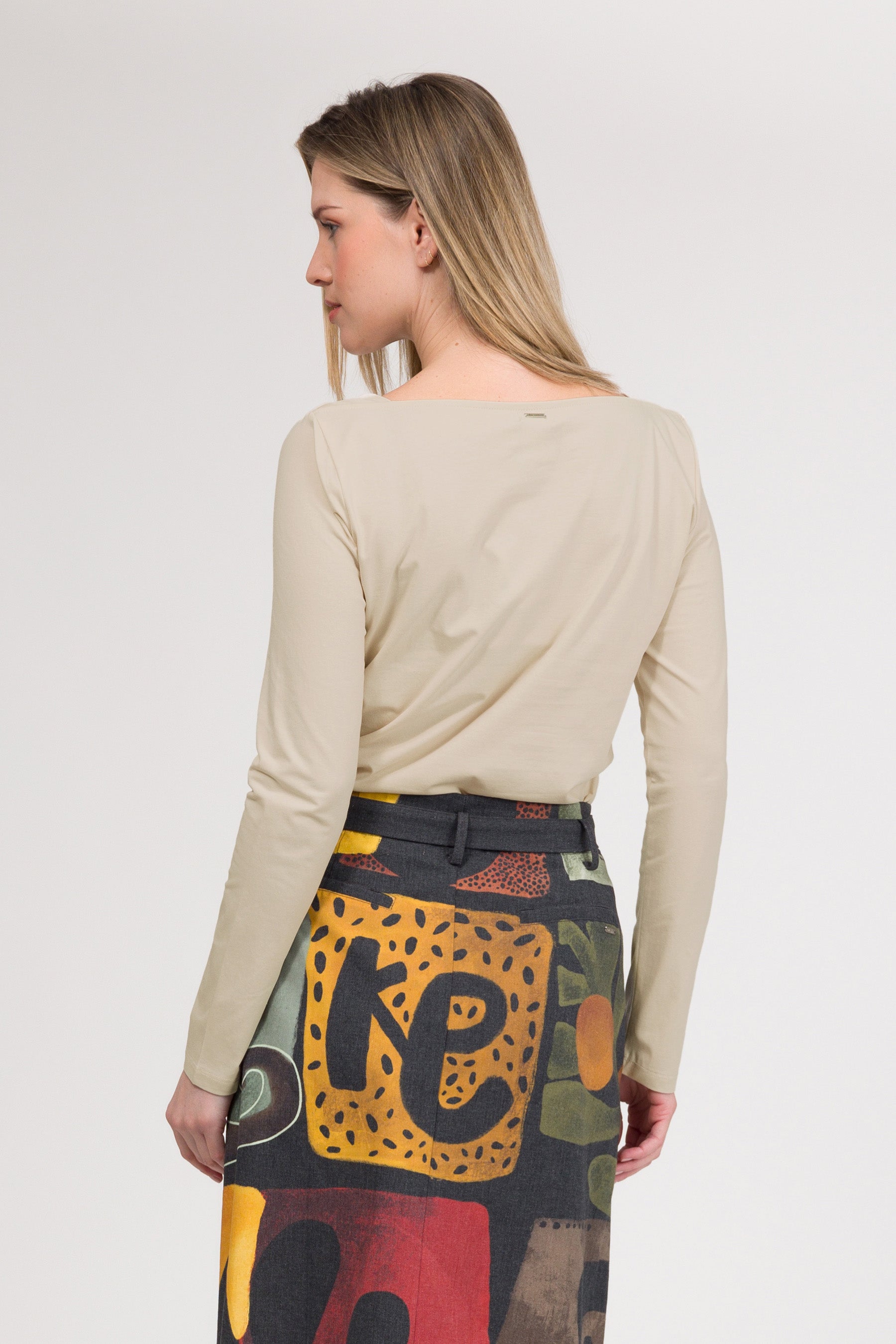 Beige long-sleeve T-shirt with logo