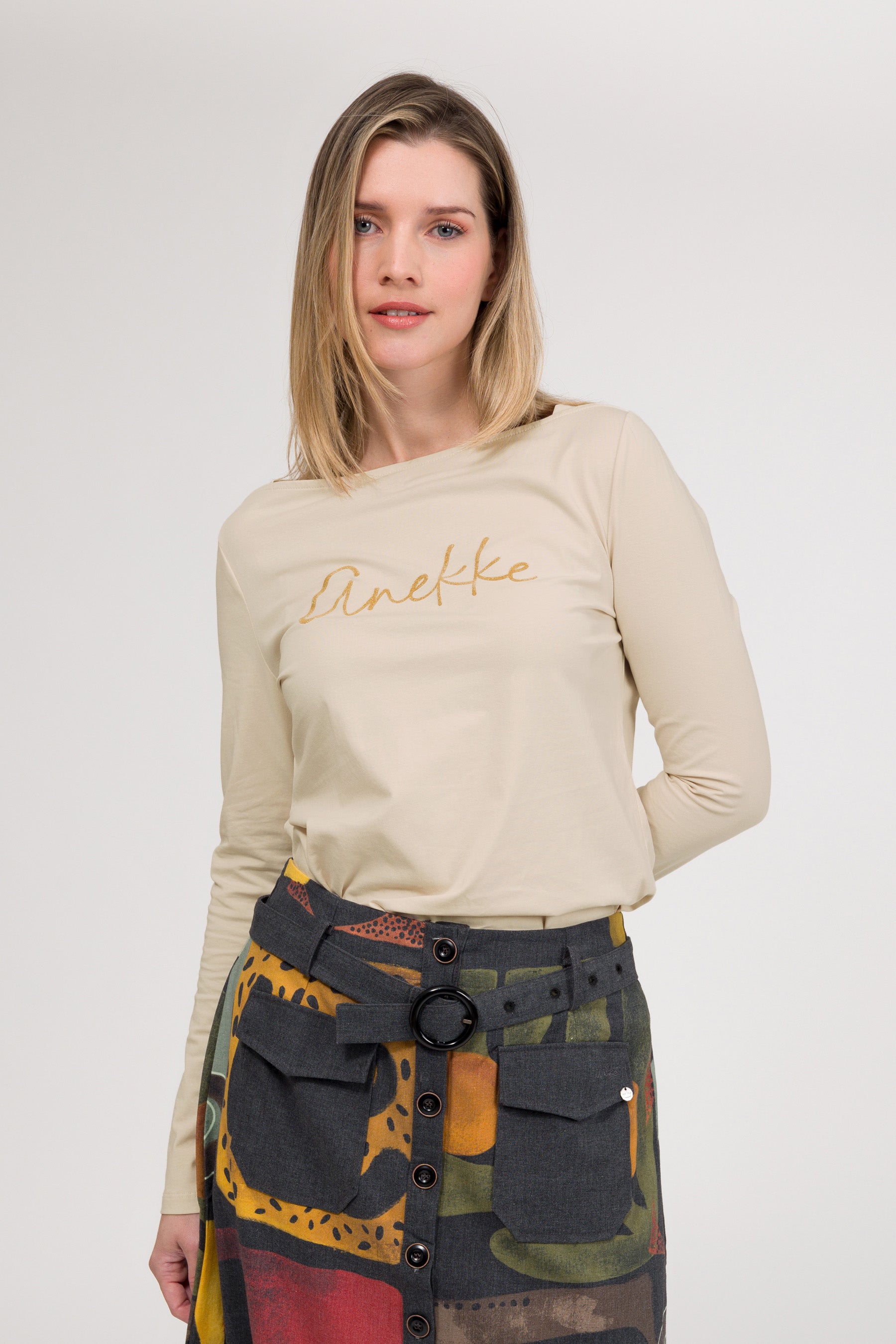 Beige long-sleeve T-shirt with logo