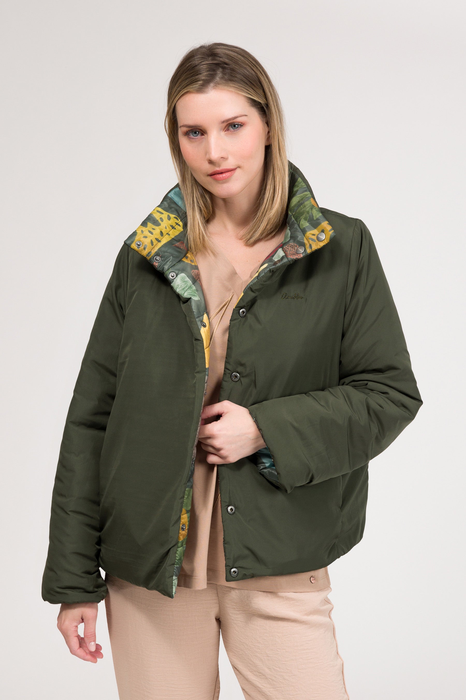 Reversible jacket Amphora