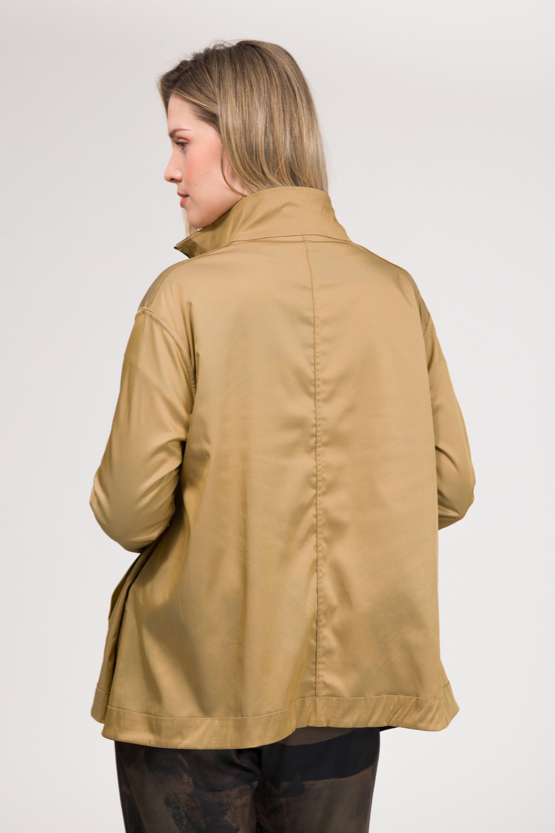 Lightweight reversible jacket