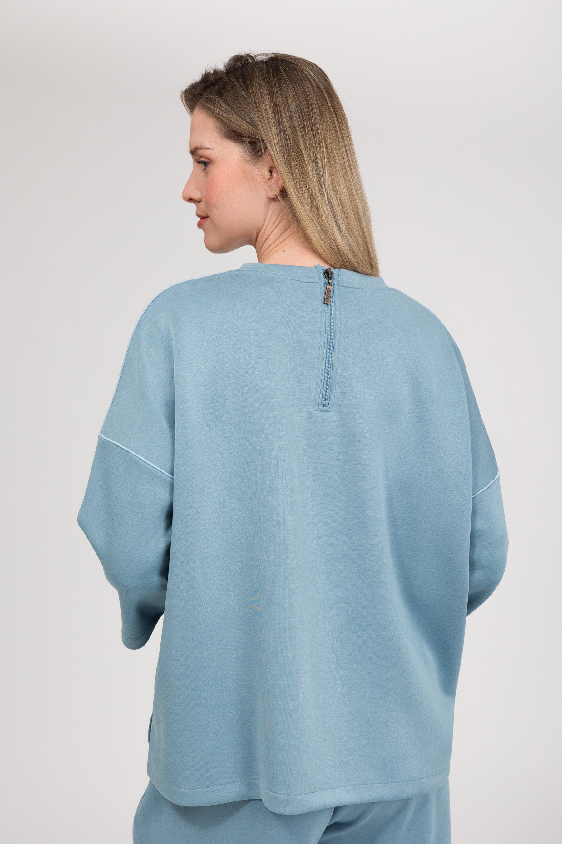 Blue short-sleeve sweatshirt