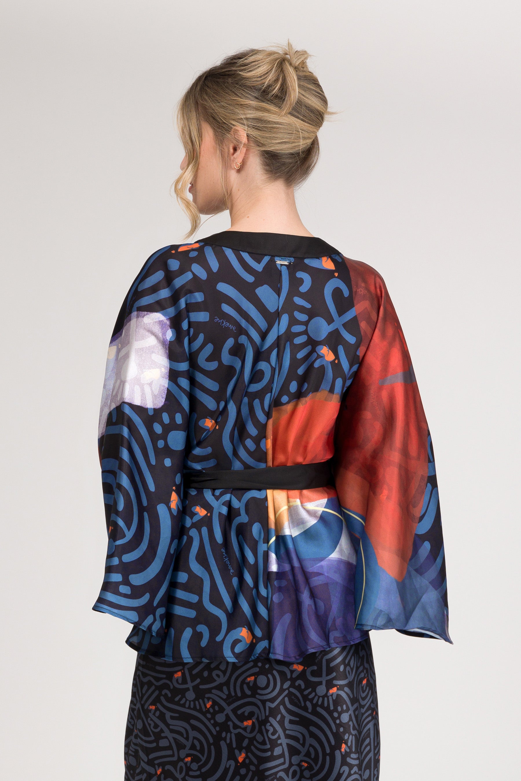 Fluid printed kimono