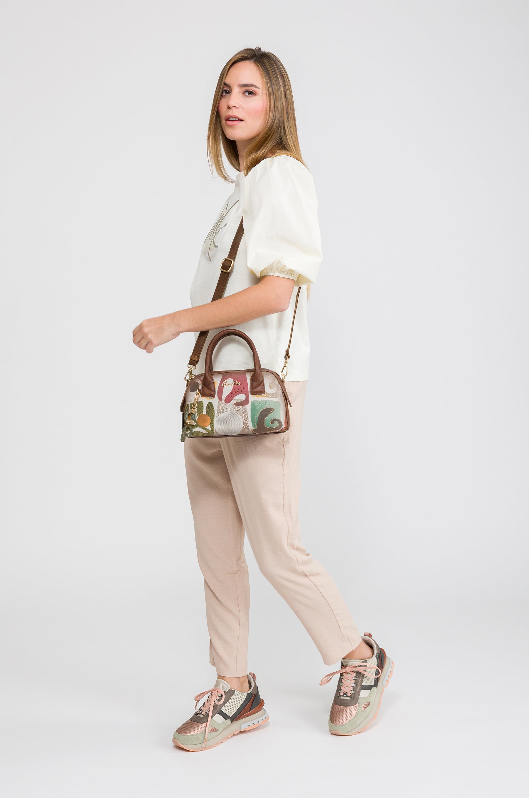 Small short-handle bag Amphora