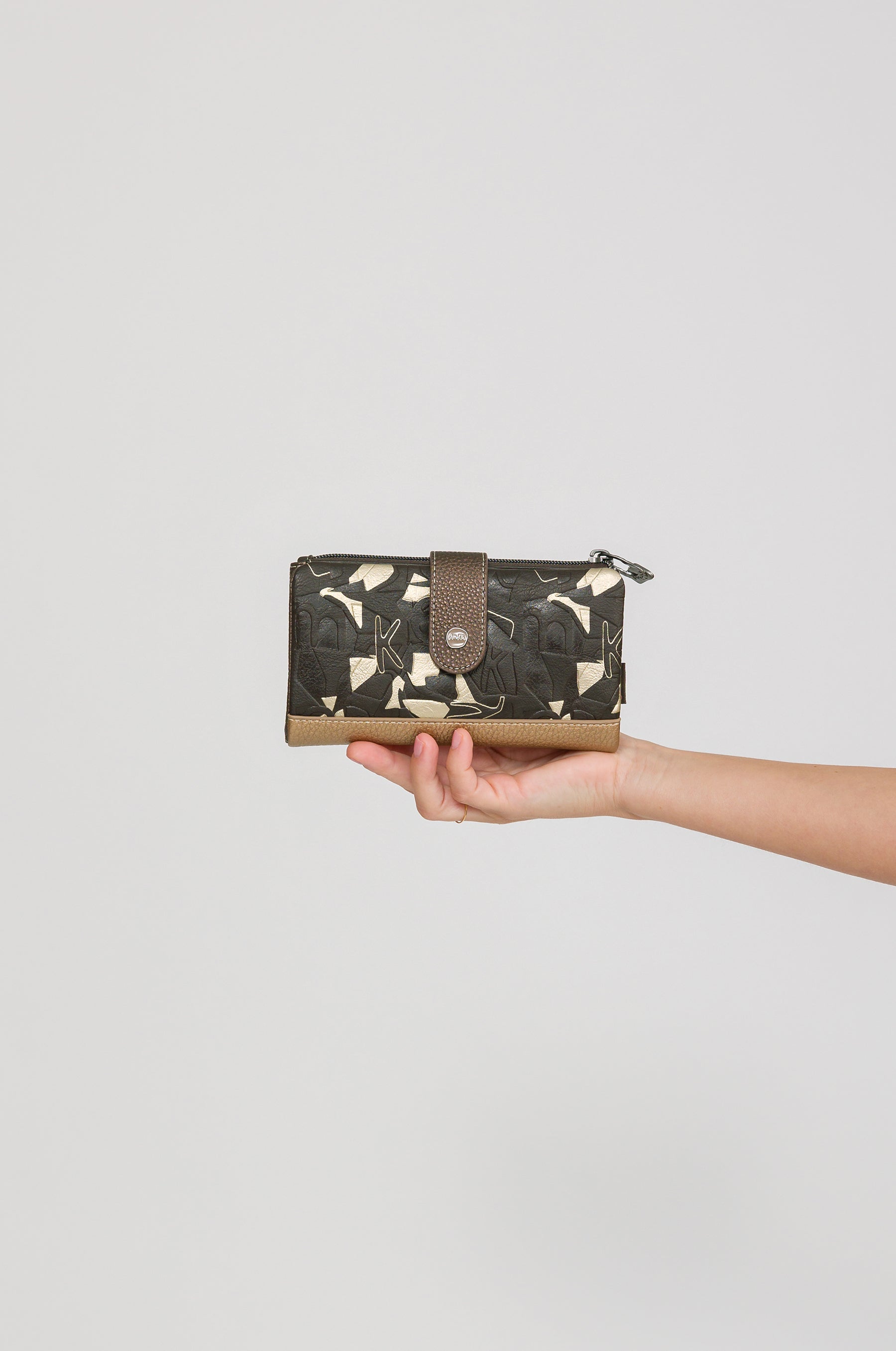 Soft wallet Bloom