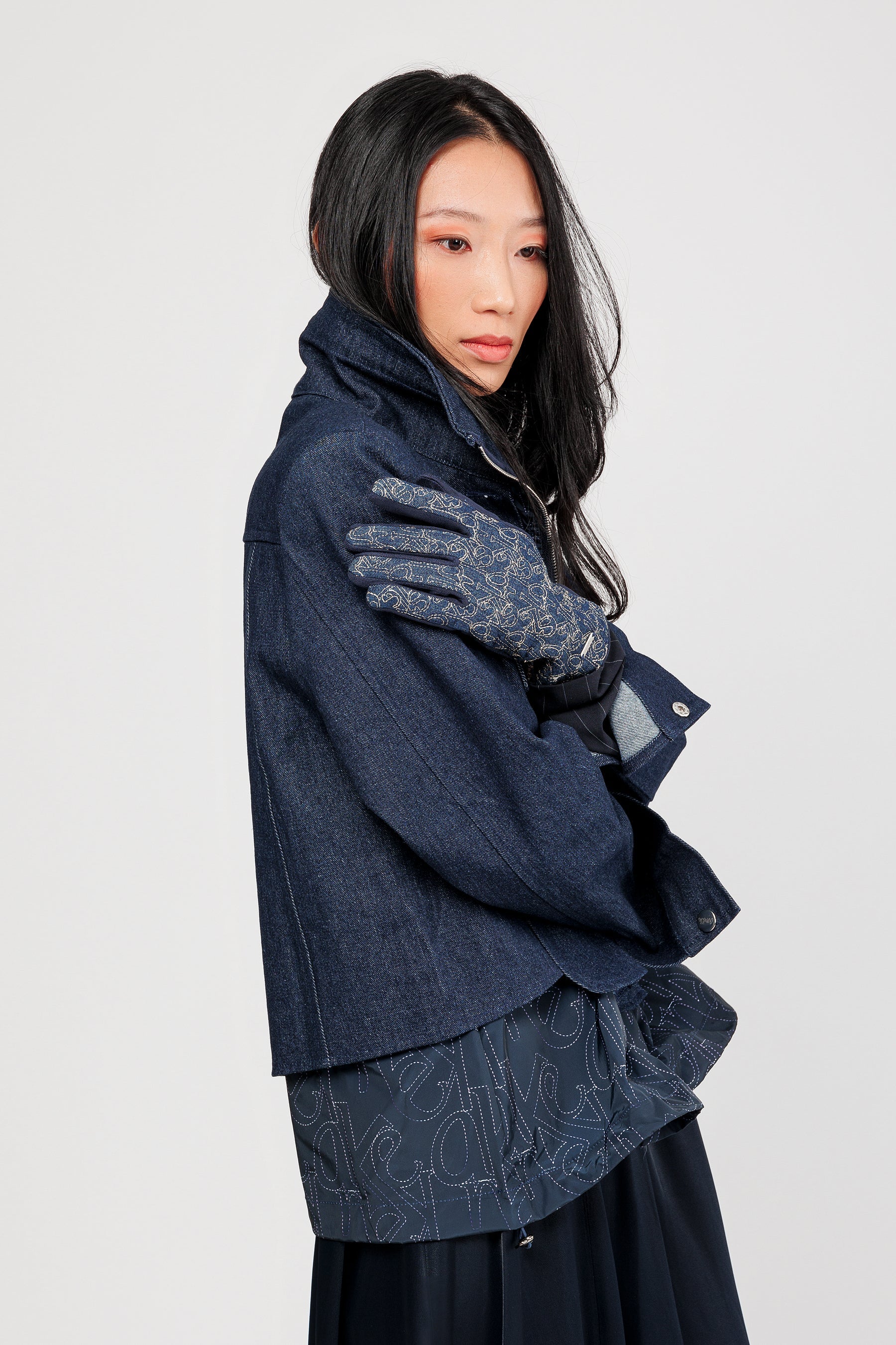 Printed denim gloves