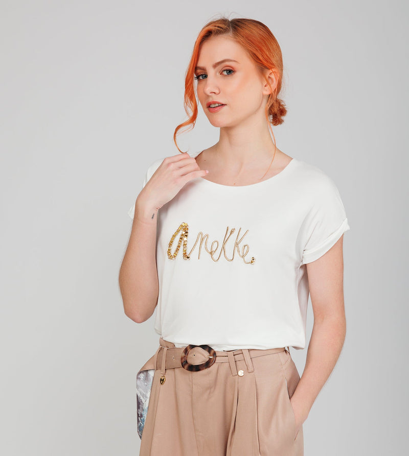 White short-sleeve T-shirt with logo