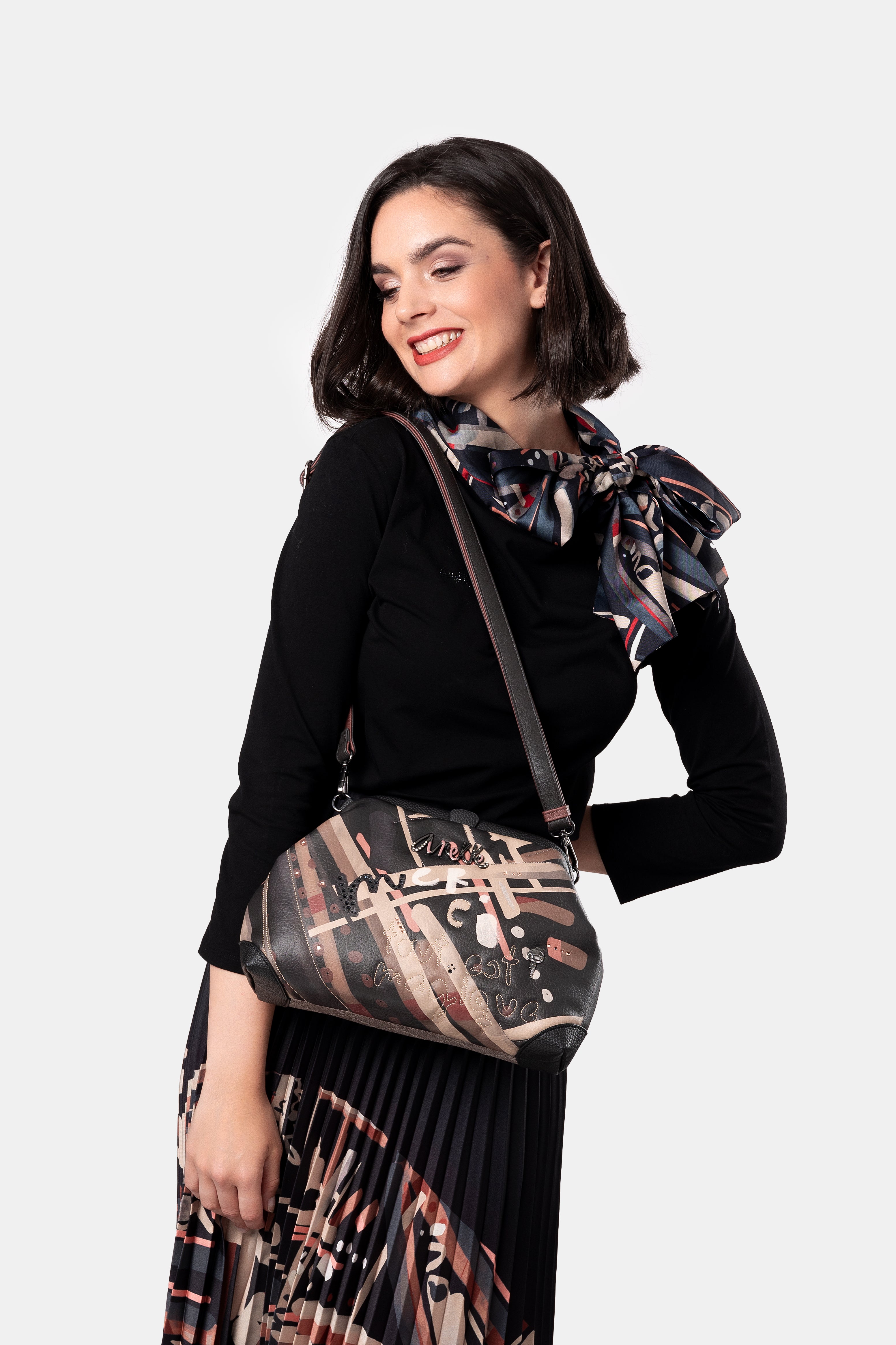 Parisian bucket-shape bag
