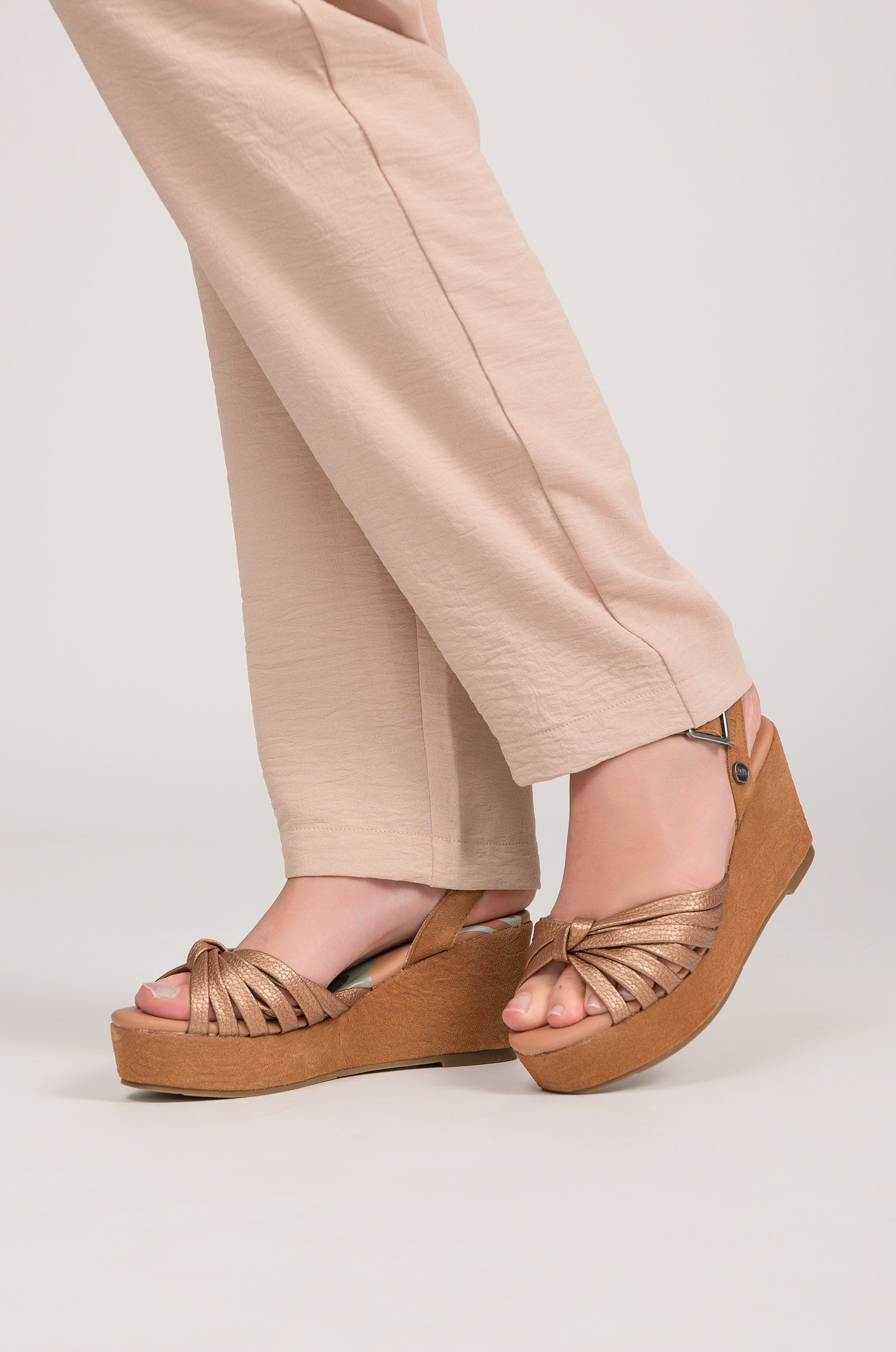 Cinnamon Gaia crossover sandals