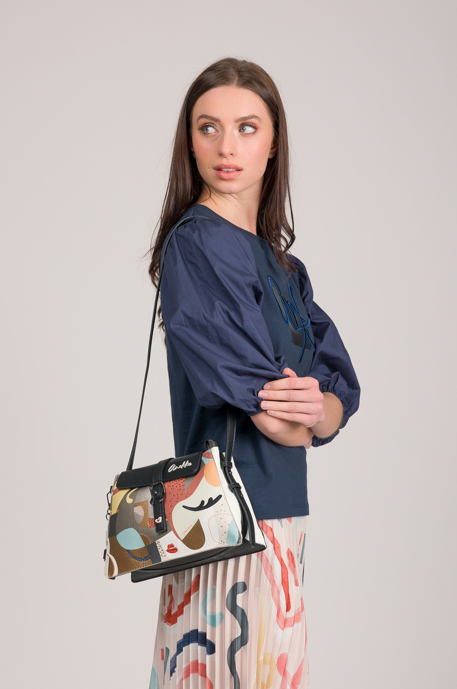 Crossbody bag Eikon with flap