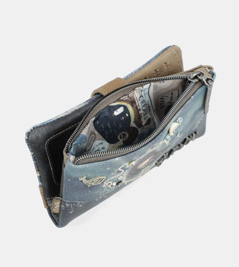 Cool Iceland wallet with a zip closure