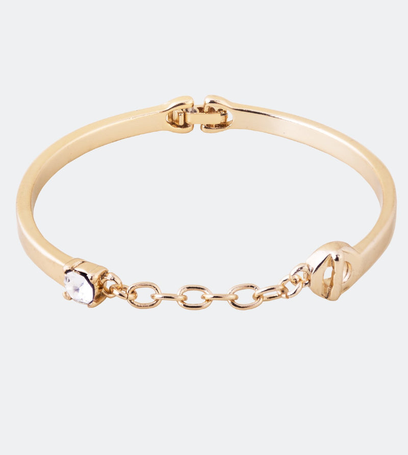 Bracelet with a golden chain